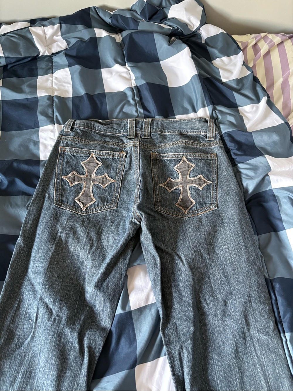 34 (fits 8-10) vision streetwear flared jeans with cross detailing on pockets